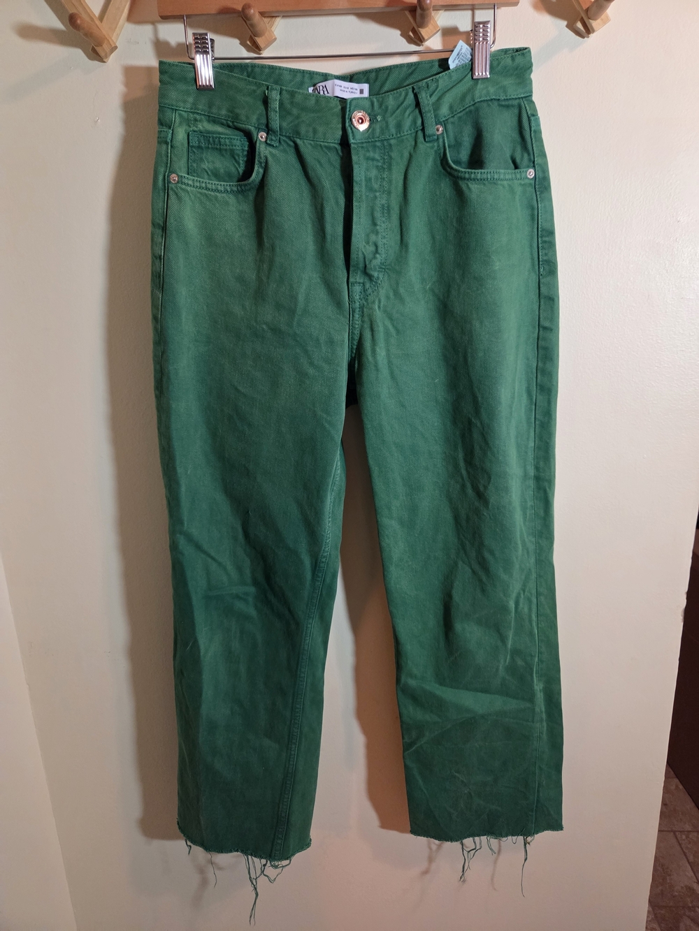 Zara High Waisted Green Straight Leg Cropped Jeans – Size 8